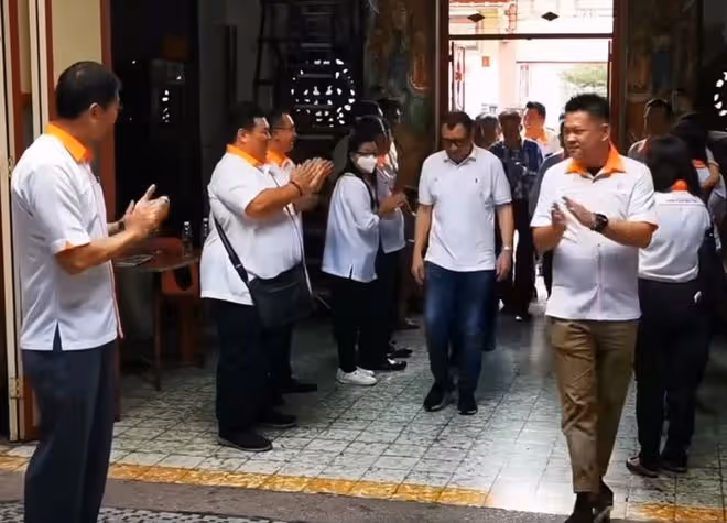 知名港星參加祭祖活動！與宗親祈福很虔誠，家世顯赫跟魯迅是親戚