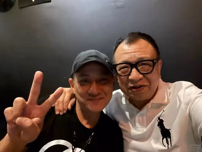 55歲李家聲移居馬來西亞養老，寄情玩樂精神好，住海景房生活愜意