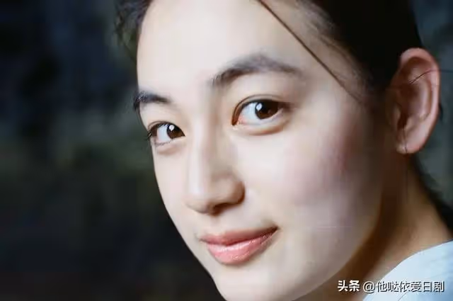 21歲的演員八木莉可子，天生的明星臉，端莊大方有氣質