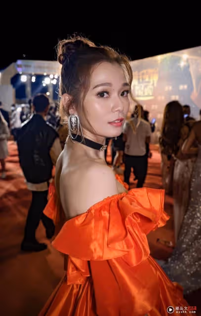 呂慧儀忘我跪拜TVB高層！走光露大片黑絲襪底底