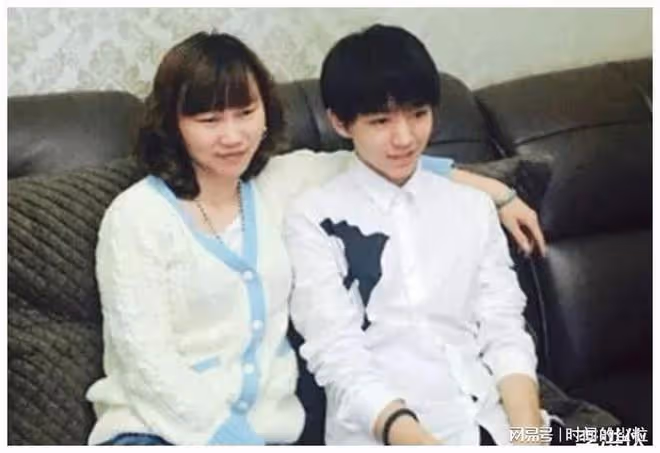 王俊凱假唱事件後又被爆出戀情瓜，對方是大他13歲的女頂流？