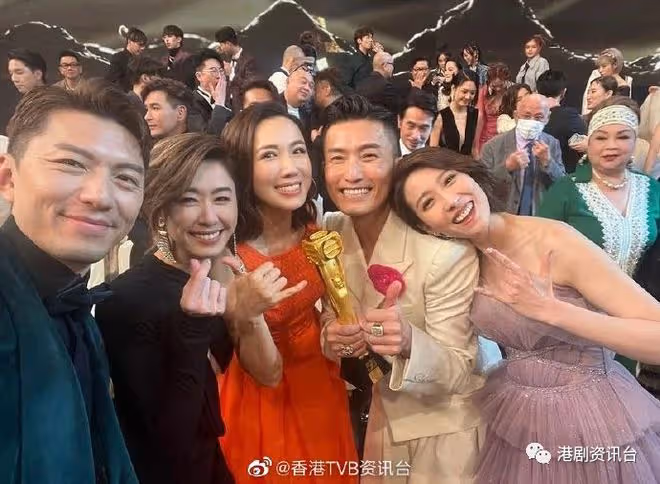 陳山聰劉佩玥拍情戲唔尷尬！奪視帝及大馬視後神采飛揚齊開工