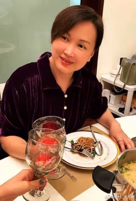 知名港星罕見曬近況!61歲皮膚狀態佳,被指胖了不止一兩個碼