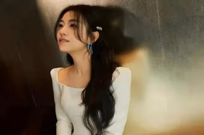 曝陳妍希疑婚內出軌,與彭冠英相處舉止親密,被扒小細節真假難辨