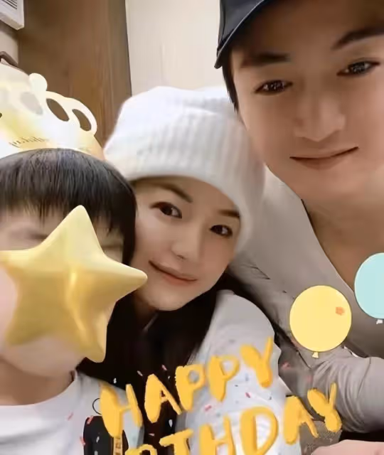 曝陳妍希疑婚內出軌,與彭冠英相處舉止親密,被扒小細節真假難辨