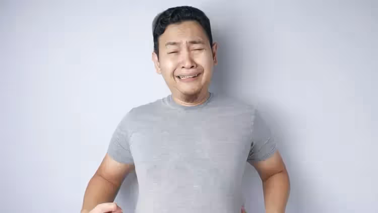 同事向我借五百，半年沒還，他結婚我隨禮500，十天後收到他微信