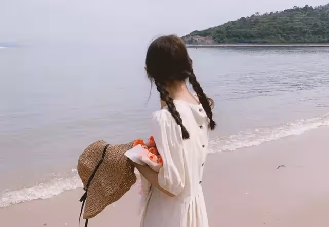 我爸留給我15萬遺產,我媽非讓我拿出來給我弟,我只能當眾揭穿她