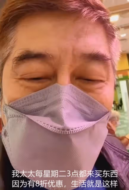 68歲知名港星現身超市,為買打折商品大排長龍,打扮樸素沒人認出