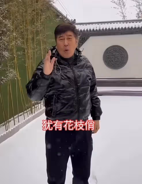 68歲知名港星現身超市,為買打折商品大排長龍,打扮樸素沒人認出