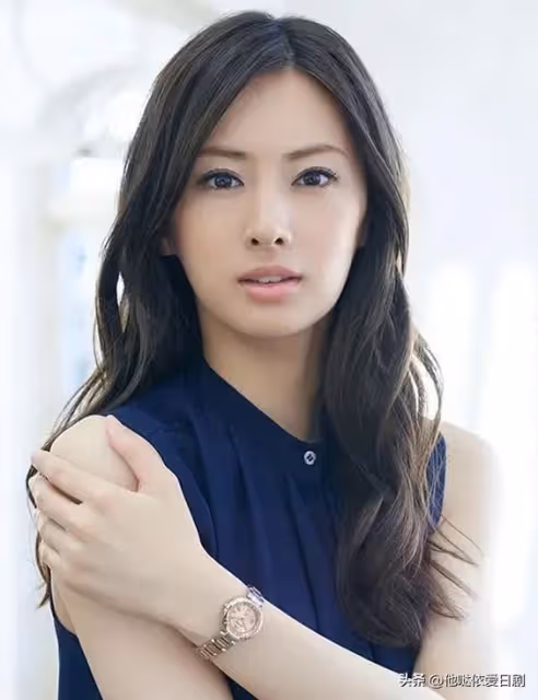 36歲的北川景子，演技越發驚艷成熟，既是美麗的妻子，也是辣媽