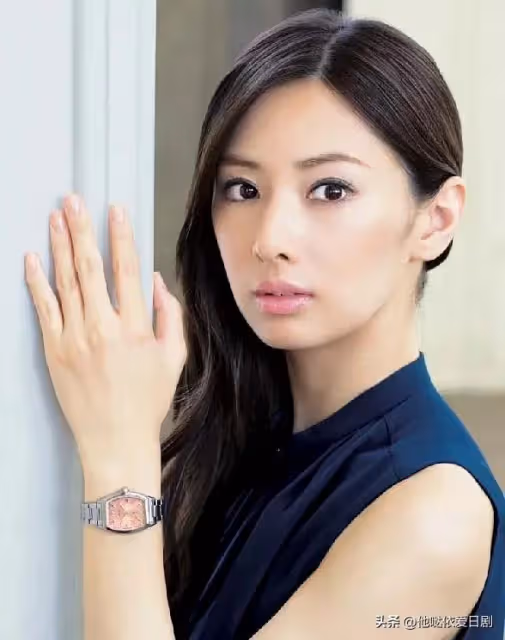 36歲的北川景子，演技越發驚艷成熟，既是美麗的妻子，也是辣媽