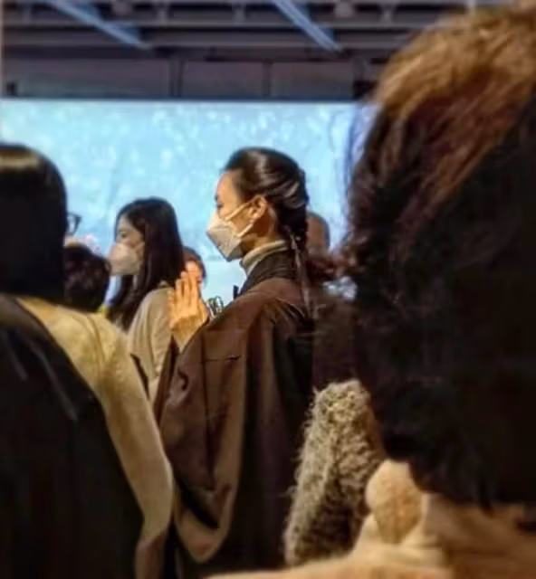 入豪門失敗!34歲女星「連生3子」仍不被認可 獲5億分手費「穿居士服潛心禮佛」獨自撫養孩子