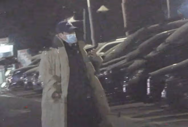 吳京開車接妻兒回家，謝楠和吳所謂一路奔跑追隨，一家四口好歡樂