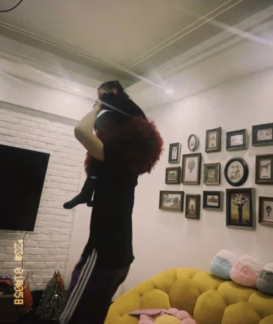 付辛博未給穎兒慶生被猜離婚，一家三口現身橫店，力破婚變謠言