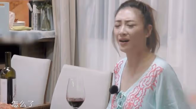 付辛博未給穎兒慶生被猜離婚，一家三口現身橫店，力破婚變謠言