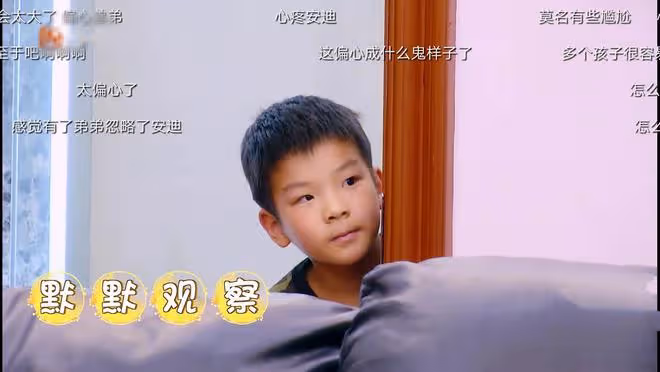 39歲黃聖依曬親子照，扎高馬尾像高中生，被小兒子親吻臉頰似姐弟