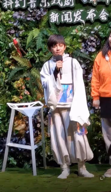 劉燁兒女顏值驚人！諾一五官硬朗似憂鬱王子，霓娜身高猛長神似爸