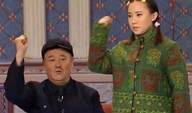 丫蛋喜得三胎兒子！與王金龍離婚再嫁趙本山徒弟，產前虛弱坐輪椅
