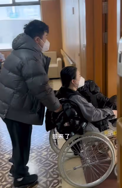 丫蛋喜得三胎兒子！與王金龍離婚再嫁趙本山徒弟，產前虛弱坐輪椅