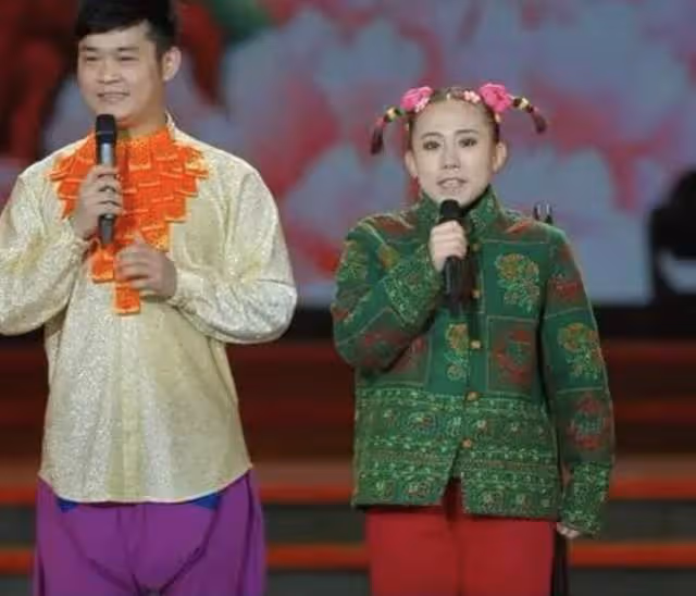 丫蛋喜得三胎兒子！與王金龍離婚再嫁趙本山徒弟，產前虛弱坐輪椅