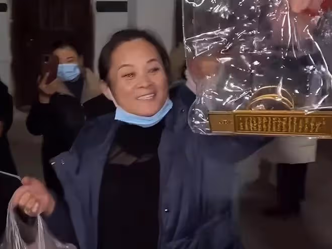 恭喜陳萌獲得300萬彩禮，不知道陳亞男看到心裡是什麼滋味！