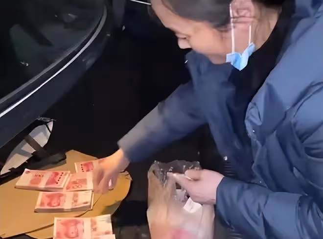 恭喜陳萌獲得300萬彩禮，不知道陳亞男看到心裡是什麼滋味！