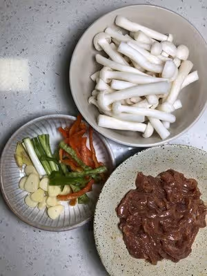 家常小炒‼️海鮮菇炒肉絲💯