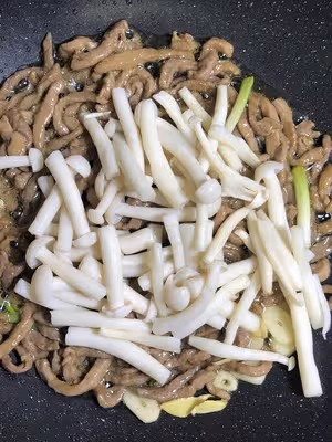 家常小炒‼️海鮮菇炒肉絲💯