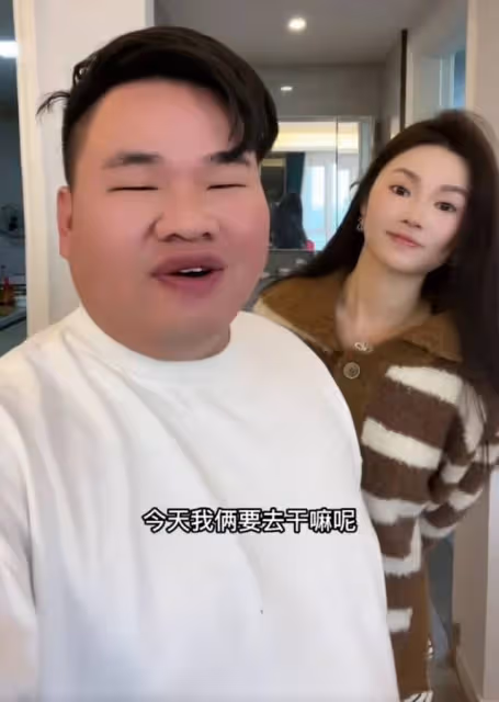 千萬粉網紅「冷少」攜未婚妻拍婚紗，兩人浪漫親吻，蔣胖胖送祝福