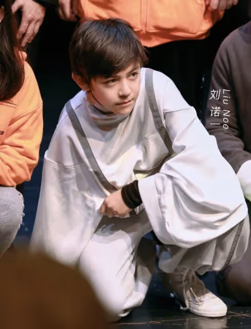劉燁兒女現身活動，12歲諾一等比例長大顏值超爸爸，霓娜氣質出眾