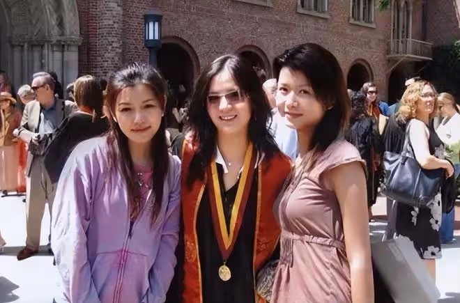 網曝陳妍希疑似婚內出軌,跟彭冠英關係密切,親手喂男方吃東西