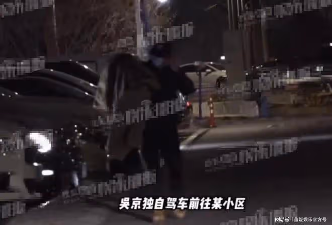 吳京開車接謝楠母子,你追我趕好歡樂,一家四口合體好溫馨