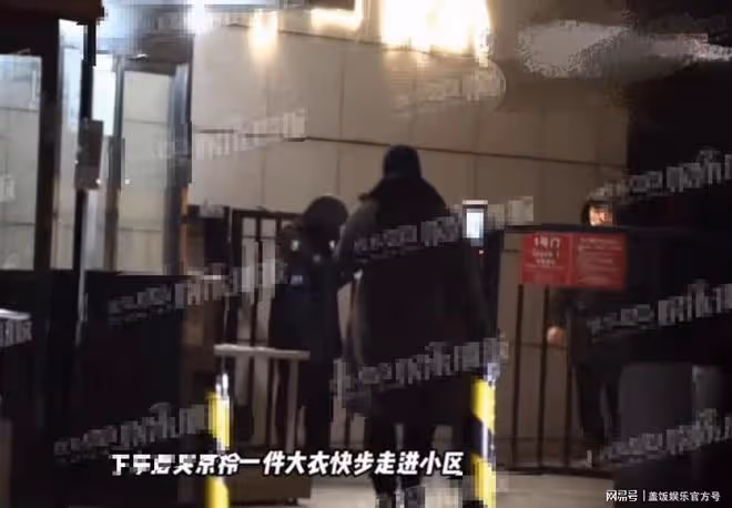 吳京開車接謝楠母子,你追我趕好歡樂,一家四口合體好溫馨