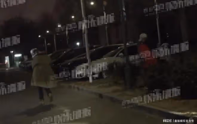 吳京開車接謝楠母子,你追我趕好歡樂,一家四口合體好溫馨