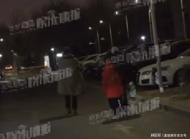 吳京開車接謝楠母子,你追我趕好歡樂,一家四口合體好溫馨