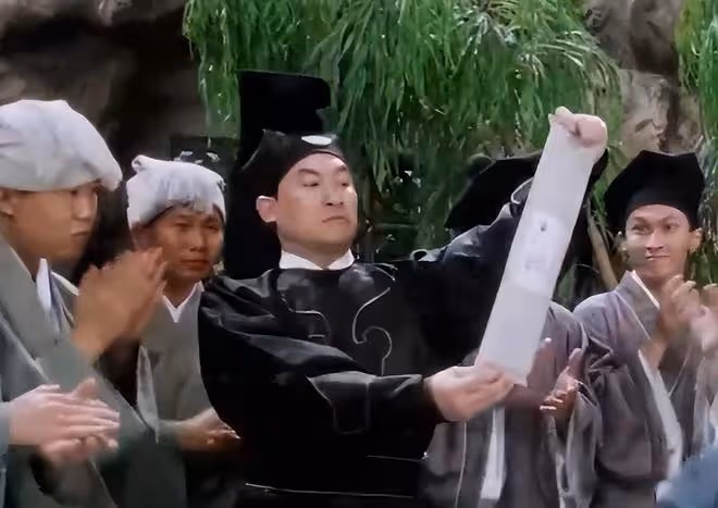 梁家仁小店吃飯被偶遇！鬚髮皆白精神好，與石榴姐畫像合影引回憶