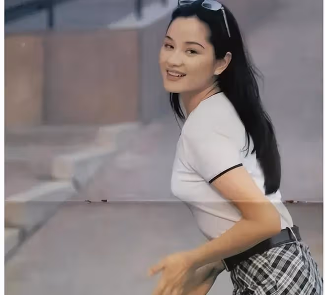 瞿穎情史:四段戀情皆被傷到體無完膚,年過半百仍未尋到人生真愛