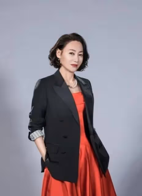 惠英紅等了幾十年，穿婚紗喊話初戀「有緣相見」網友呼：最長情