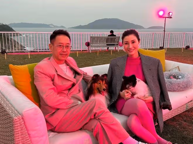 李嘉欣在自己豪宅開派對，許晉亨侄子一家也參加了，現場非常熱鬧