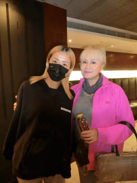 眾星現身陳奕迅演唱會！盧海鵬喪弟後首露面，笑容滿面看不出難過