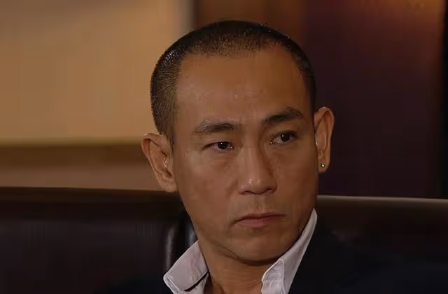 香港知名男星突然復出拍戲!狀態凍齡依舊帥氣有型,至今仍是單身
