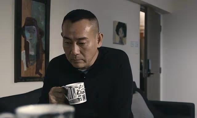 香港知名男星突然復出拍戲!狀態凍齡依舊帥氣有型,至今仍是單身