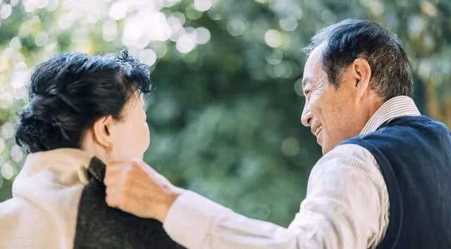 兒媳拒絕婆婆來帶娃,卻提出每月要4000元,62歲婆婆:誰的娃誰管