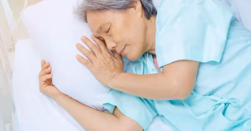 去兒女家養老被退回，75歲老人:人到晚年才明白，原來親情很現實