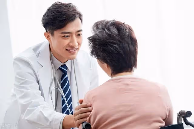 去兒女家養老被退回,75歲老人:人到晚年才明白,原來親情很現實