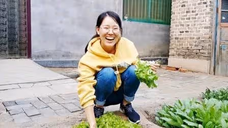 被惡鄰夫婦欺負時,我妻子忍無可忍,只用一招就徹底制服了他們