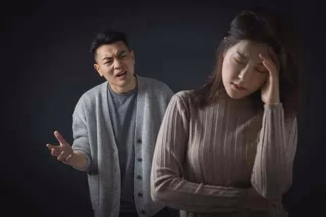 小姑子教唆婆婆給我下馬威,老公只說婆婆不易,小姑子還小