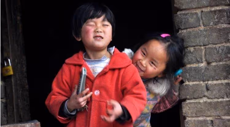 父母去世我將妹妹養大!她出嫁當天「我給10萬陪嫁」她卻「把錢砸我臉上」我崩潰落跑
