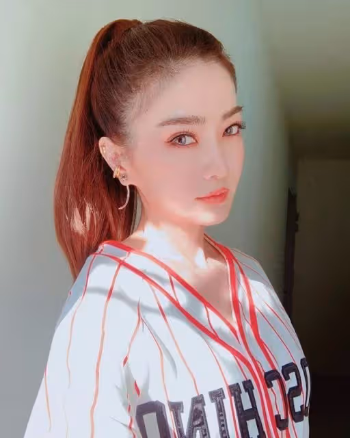 長相年輕是女人最大的福報!豬哥亮女兒謝金燕卸濃妝!疑素顏出鏡45歲模樣曝,網狂讚18歲