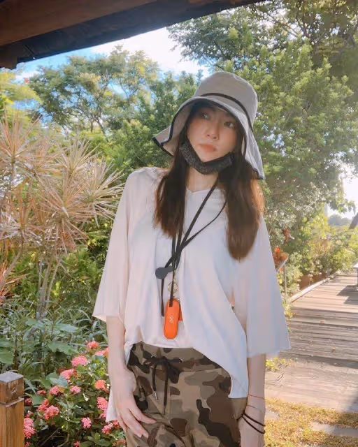 長相年輕是女人最大的福報!豬哥亮女兒謝金燕卸濃妝!疑素顏出鏡45歲模樣曝,網狂讚18歲